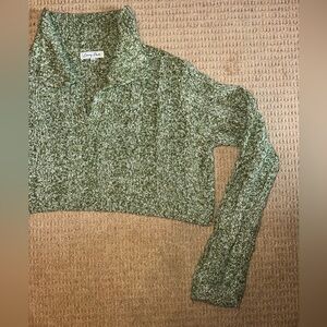 Women’s cropped green collared sweater!
